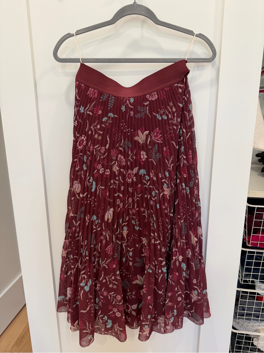 Aritzia Twirl Pleated Skirt Size Medium